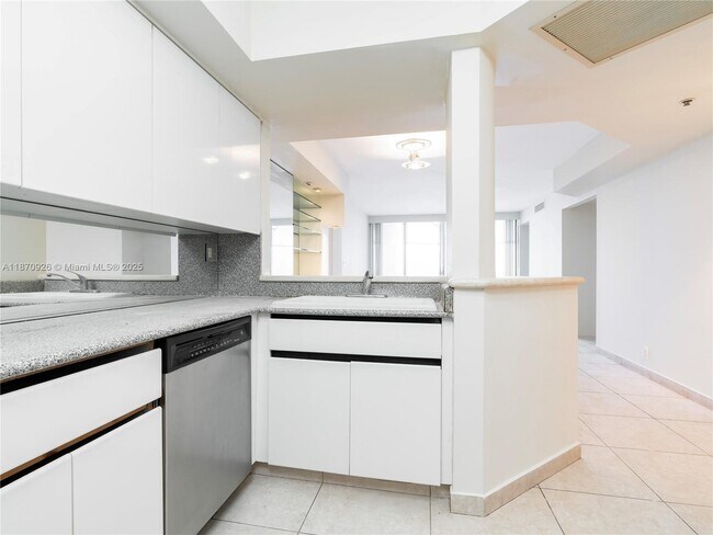 Building Photo - 6767 Collins Ave