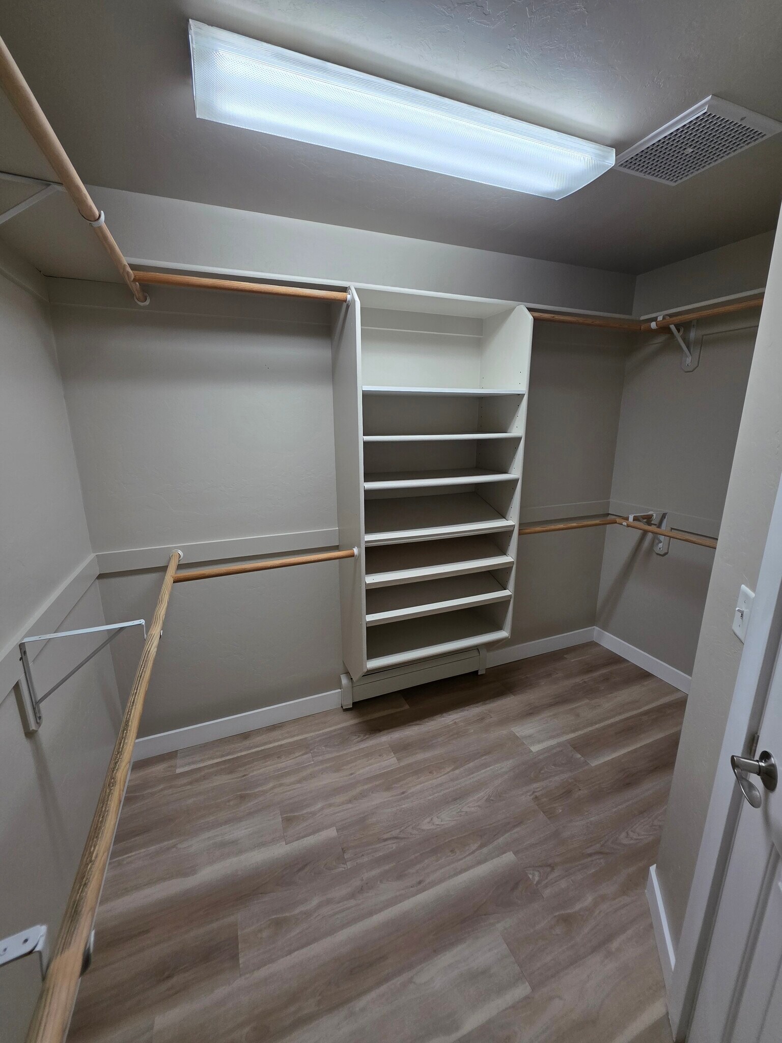 Building Photo - 308 N Mulberry St