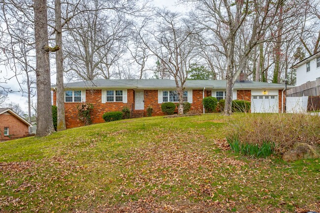 Building Photo - 3 Bedroom 2 Bath in East Brainerd