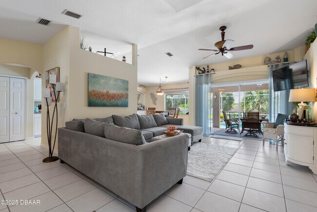 Building Photo - 15 Coolidge Ct