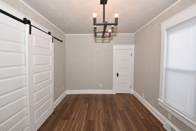 Building Photo - Central Mishawaka- close to Parks and Down...