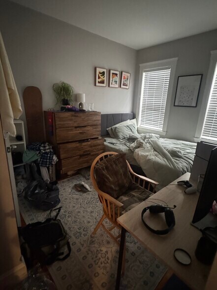 Building Photo - 26 Roseclair St