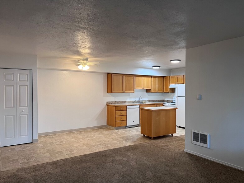 Building Photo - 17250 SW Heritage Ct