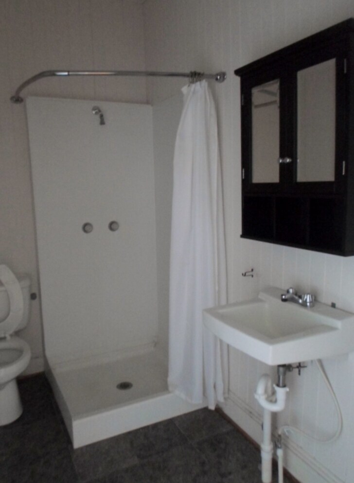 Bathroom - 113 NC-32