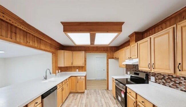 Building Photo - Welcome to this Newly renovated  3 bedroom...