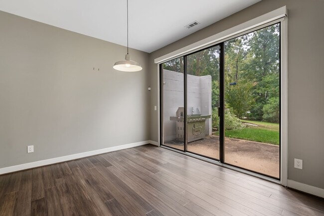 Building Photo - Beautifully Remodeled 3 Bedroom + 2 Full Bath Home!