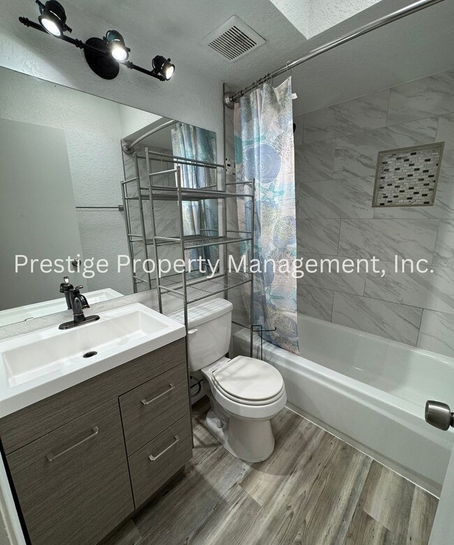 Building Photo - 3/2.5 Beautiful 2 Story Townhome!