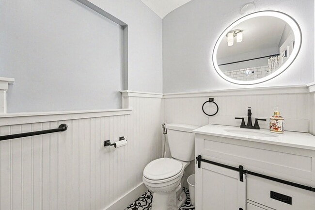 Building Photo - Classic Denver Charm Meets Modern Flexibility