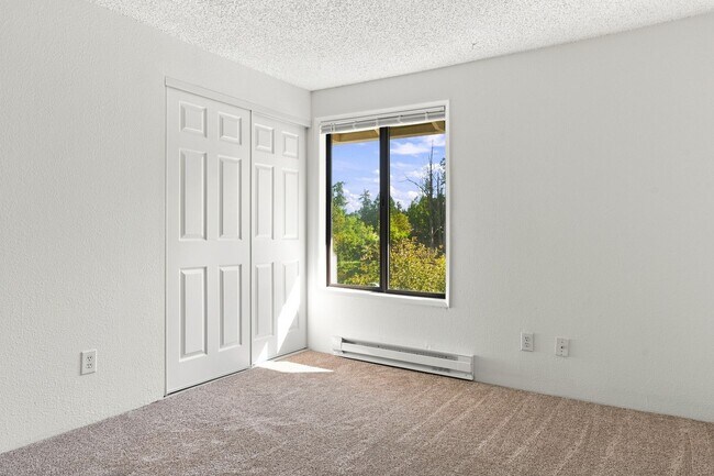 Building Photo - 4965 SW 152nd Ave