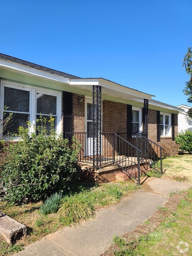 Building Photo - Charming 3-Bedroom Home in Clover School D...