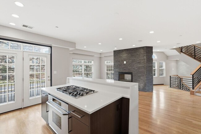 Building Photo - This exceptional West Market location is just steps from Reston Town Center, offering convenient ...