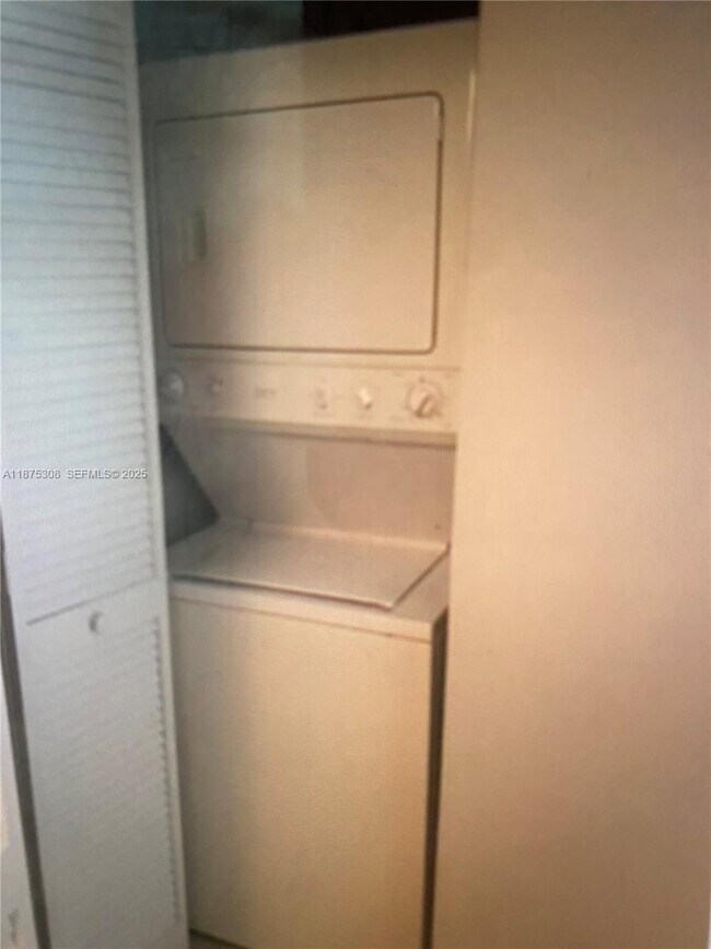 Building Photo - 41 SE 5th St