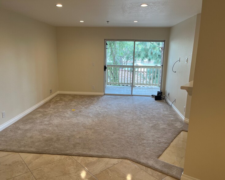 Building Photo - 653 Oak Run Trl