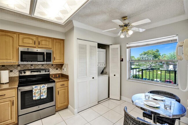 Building Photo - 370 NW 76th Ave