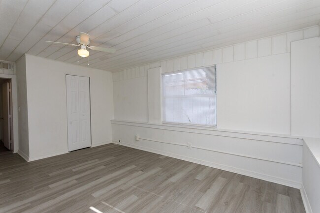Building Photo - 1164 W 31st St