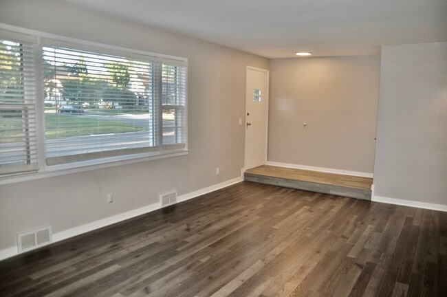 Building Photo - 110 W 12th Ave