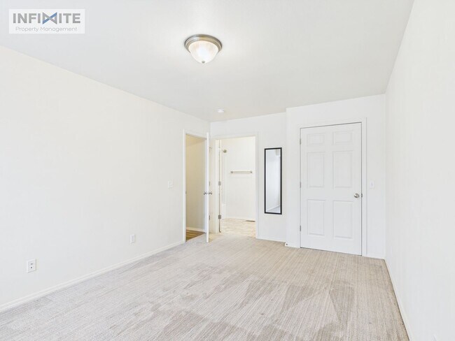 Building Photo - Bright & Spacious 3-Bedroom Apartment