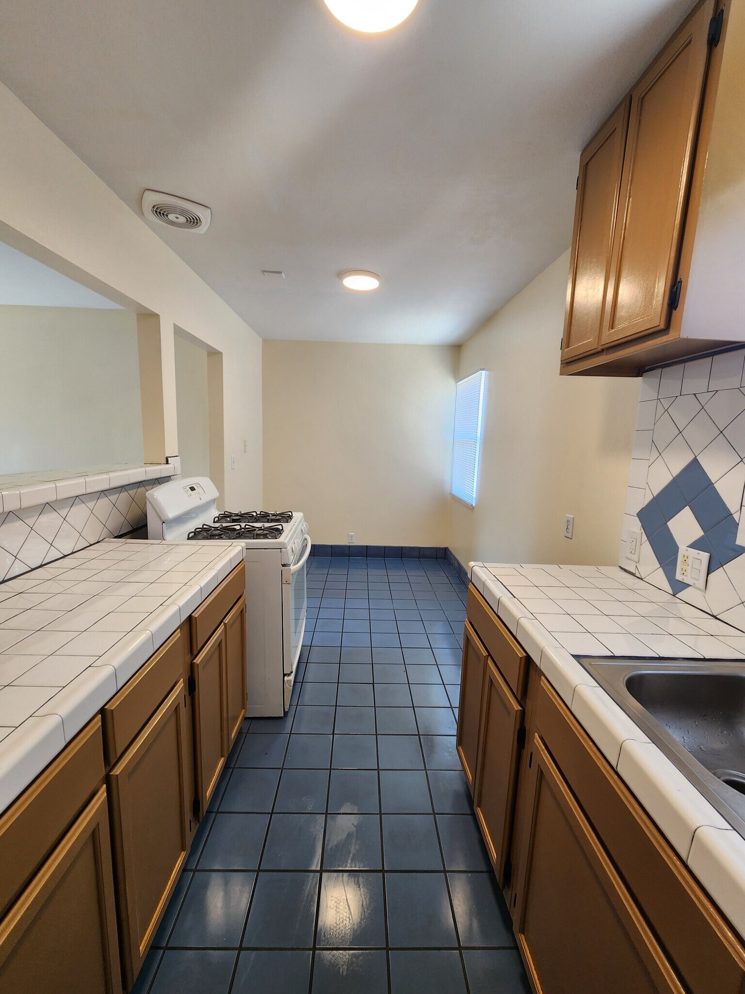 Dining Room - 1450 W 220th St