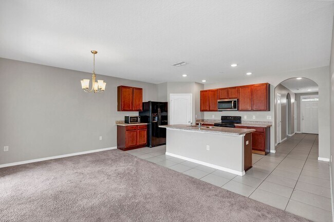 Building Photo - Sunny, Move-In Ready 4-Bed Home in Winter Haven with Modern Finishes and Two-Car Garage