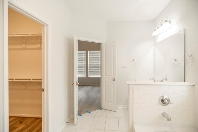 Building Photo - 208 Cambria Green Ln