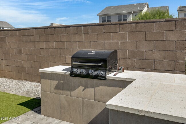 Building Photo - 10051 E Talon Ave