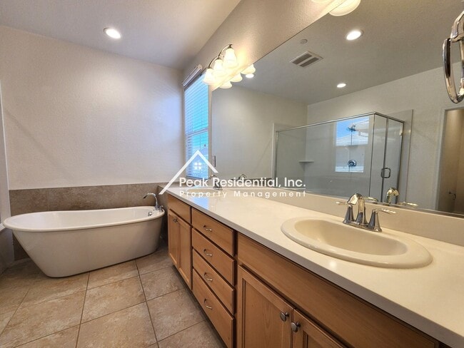 Building Photo - Very Nice 4bd/3ba Elk Grove Home in Gated Community!