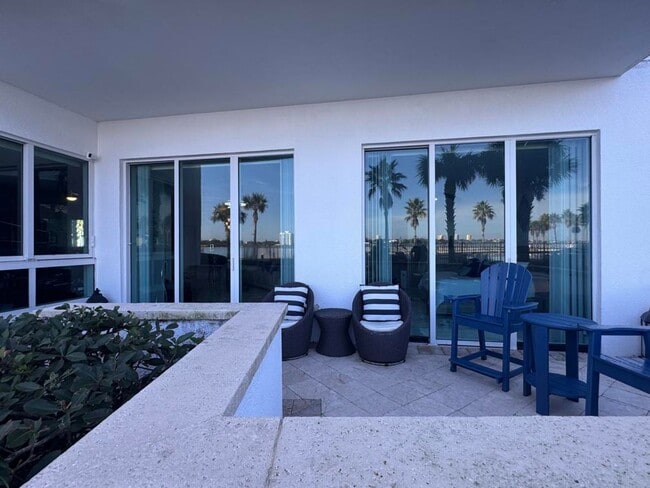 Building Photo - 2/2 in Marina Grande