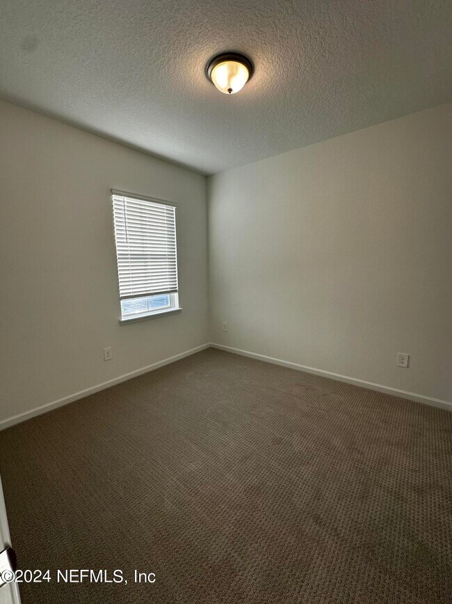 Building Photo - 545 Brandon Lks Dr