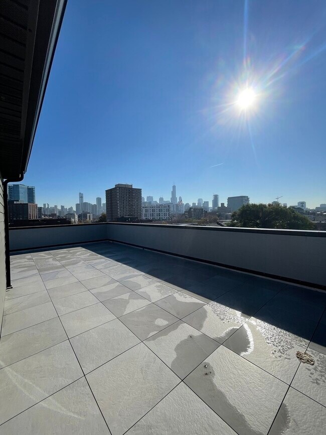 Building Photo - 719 N Elizabeth St