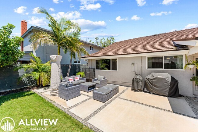 Building Photo - Exquisite 4 Bed 2.5 Bath Home in Orange!