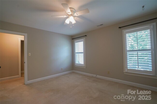 Building Photo - 6932 Foxglove Dr