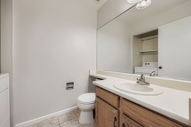 Building Photo - Beautiful 3-Bedroom Home with Open Floor P...