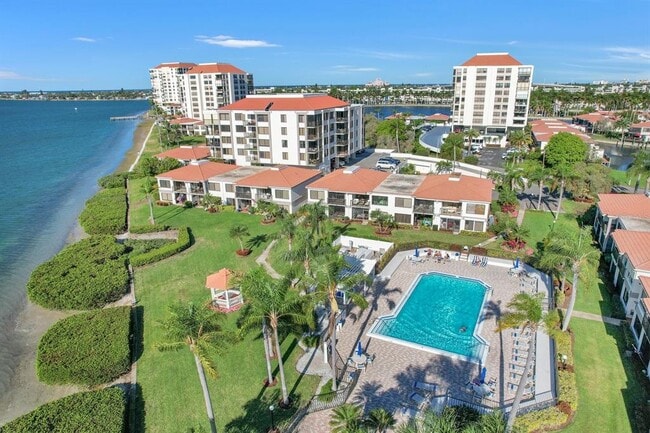 Building Photo - 6295 Bahia Del Mar Cir