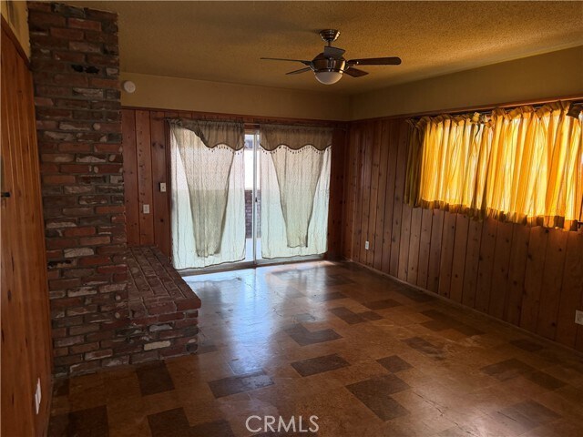 Building Photo - 944 N Primrose Ave