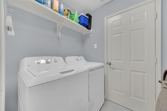 Building Photo - 3828 Landon Park Dr