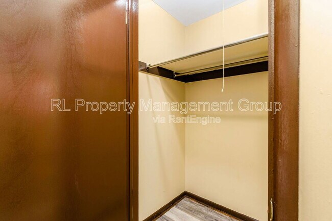 Building Photo - 264 Broadmeadows