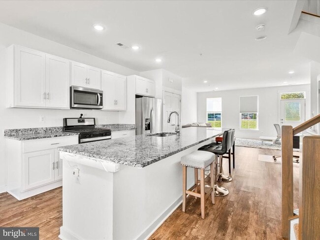 Building Photo - 404 Waverley Dr