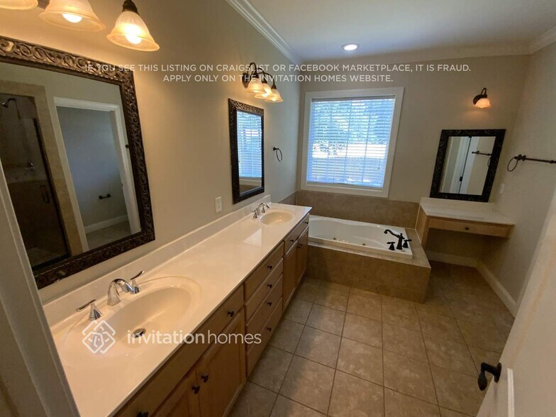 Building Photo - 242 Chuckwood Rd