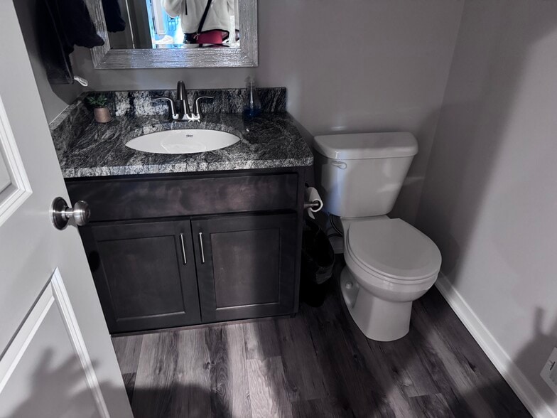 Building Photo - 245 Half Moon Dr