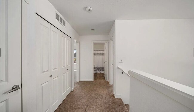 Building Photo - Lakeland Hills Home in Dieringer School Di...