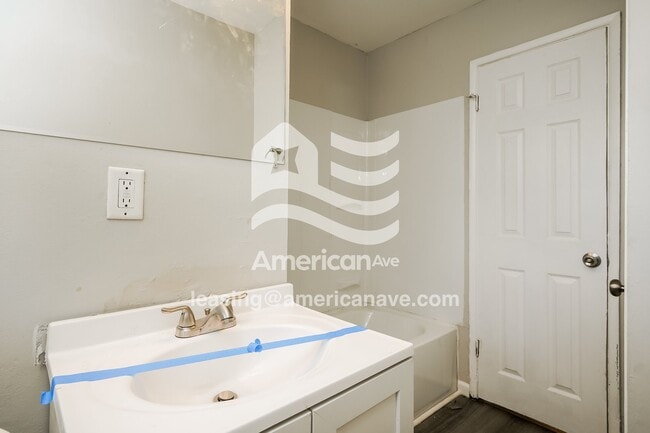 Building Photo - 3125 Hart Dr