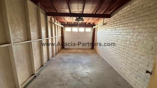 Building Photo - Eastside 3 Bedroom 2 Bath