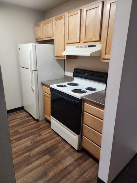 Building Photo - 2323 Shoreland Ave