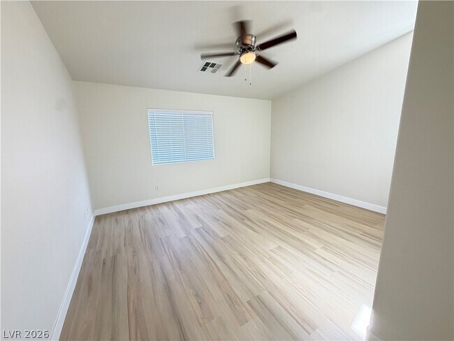 Building Photo - 513 Lava Beds Way