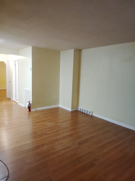 Building Photo - 1346 Pennwood Rd