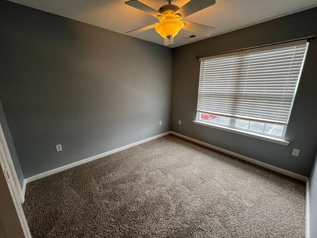 Building Photo - Renovated 3 Bed | 2.5 Bath Townhouse in No...