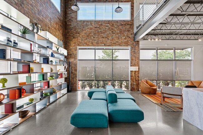 Building Photo - 7330-10