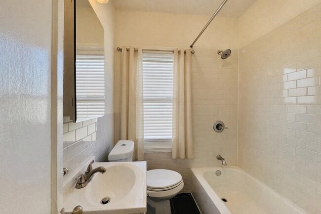 Building Photo - 69 W 39th St