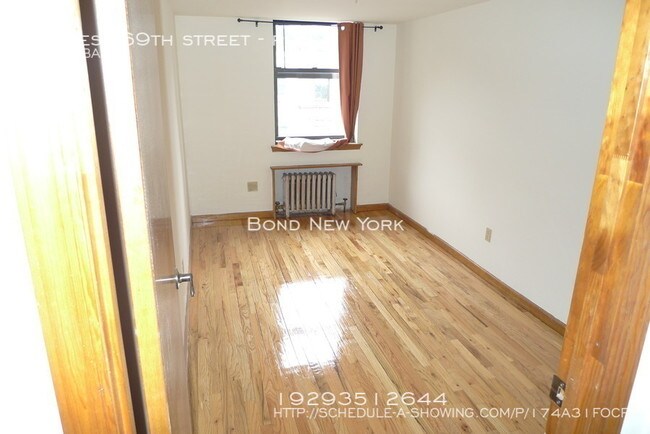 Building Photo - Upper West Side - 2 bed & 2 Bath Brownstone