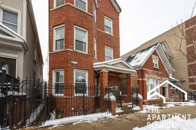 Building Photo - 2442 N Ashland Ave